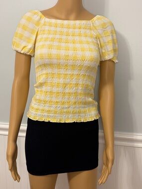 Women’s / teens  Yellow Smocked Puff Sleeve Top